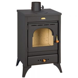Kamin PRITY K1R Моќ: 9 kW Погоден за простории до 50 m2 Големина ( a x b x h /cm) : 45 x 39 x 75 /cm Тежина : 66 кг